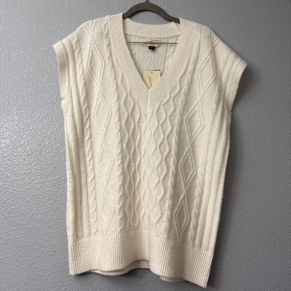 Universal Thread Oversized Women's Cable Sweater Vest
